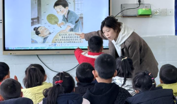 经典润童心 孝德传万家&mdash;&mdash;美珈职院幼师学子携《朱子治家格言》走进幼儿园