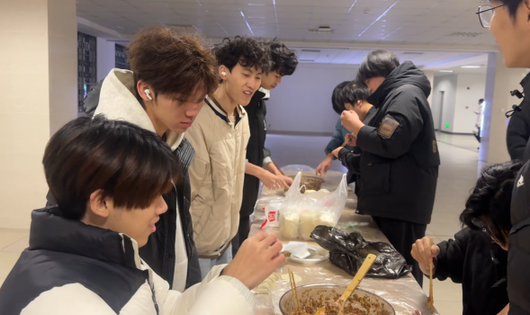 饺香暖冬至！美珈职院宿舍公共厨房藏着最浓的青春烟火气