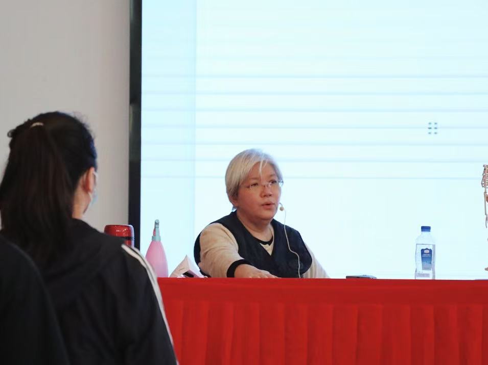 名誉校长萧永瑞为智能制造学院师生亲授音声瑜伽课